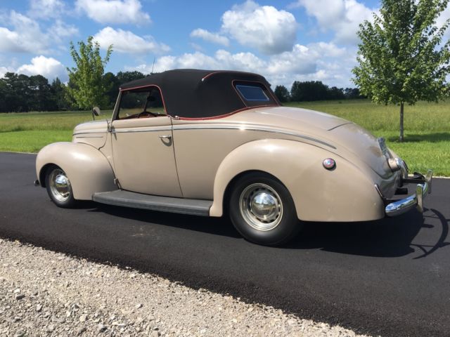 1939 Brown Ford Deluxe Convertible