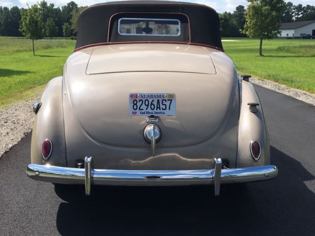 1939 Brown Ford Deluxe Convertible