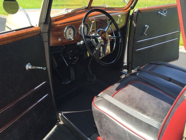 1939 Brown Ford Deluxe Convertible