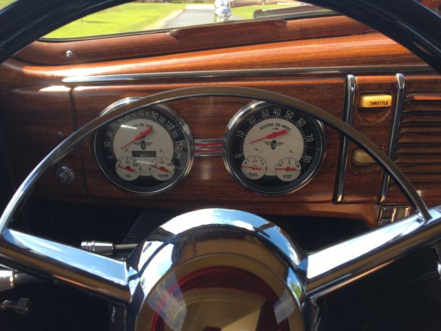 1939 Brown Ford Deluxe Convertible