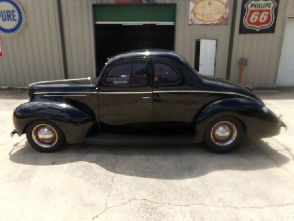 1939 Black Ford Deluxe Coupe Coupe