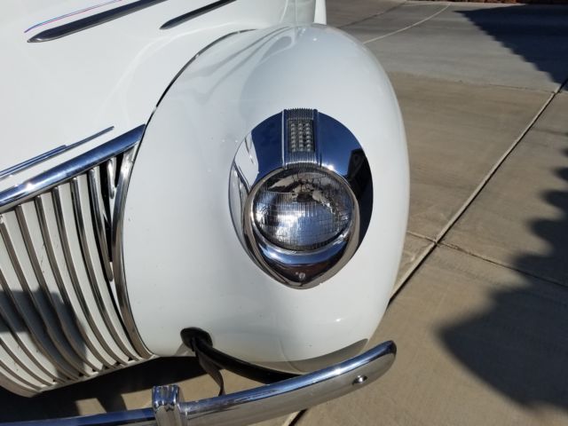 1939 White Ford Deluxe