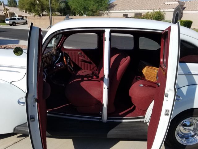 1939 White Ford Deluxe