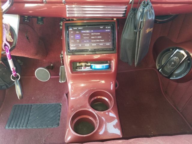1939 White Ford Deluxe