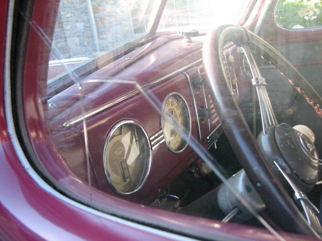 1939 Plum Ford SUPER DELUXE Sedan