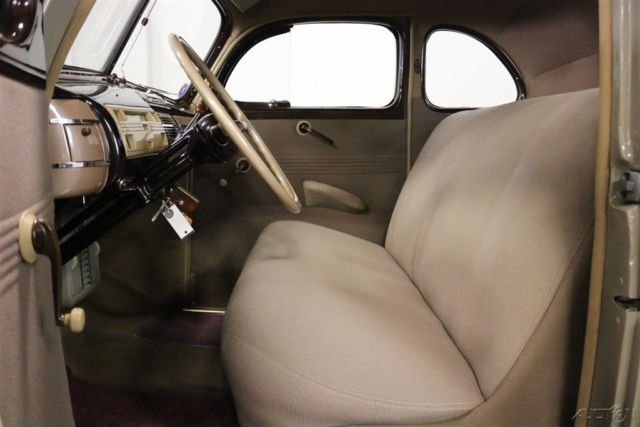 1940 Tan Ford Deluxe