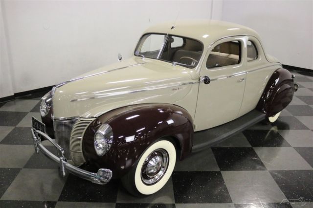 1940 Tan Ford Deluxe