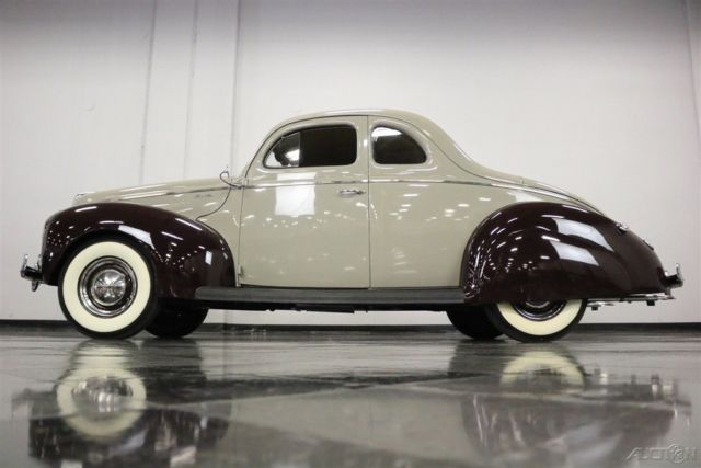 1940 Tan Ford Deluxe