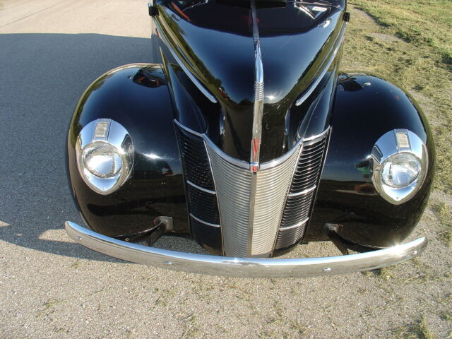 1940 Black Ford Deluxe 2 DR.Sedan