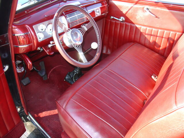1940 Black Ford Deluxe 2 DR.Sedan
