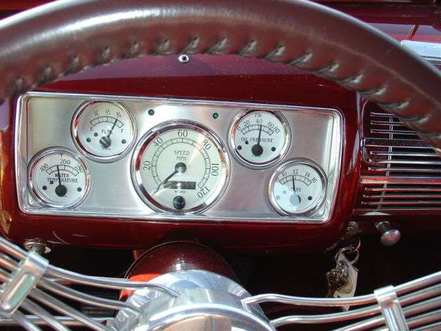 1940 Black Ford Deluxe 2 DR.Sedan