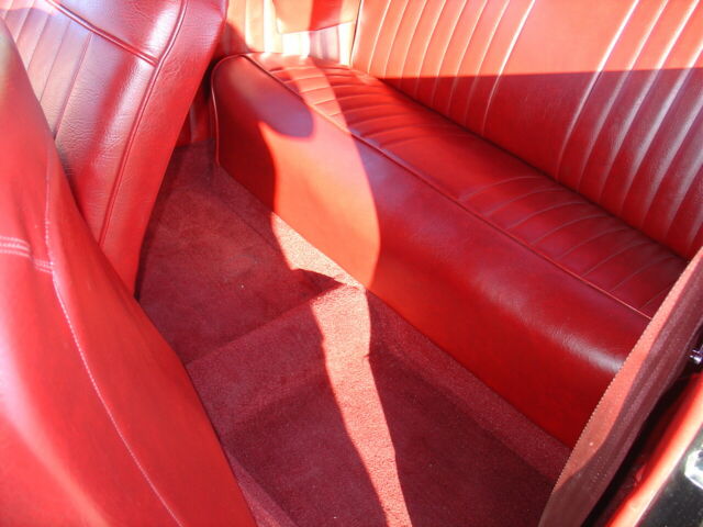 1940 Black Ford Deluxe 2 DR.Sedan