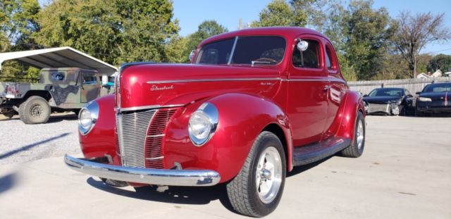 1940 Maroon Cranberry Ford Deluxe coupe Coupe