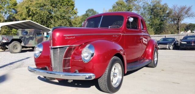 1940 Maroon Cranberry Ford Deluxe coupe Coupe