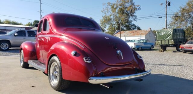 1940 Maroon Cranberry Ford Deluxe coupe Coupe