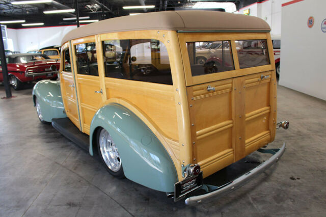 1940 -- Ford Deluxe Station Wagon