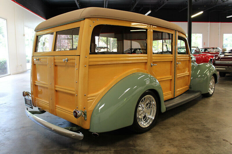 1940 Green Ford Deluxe Station Wagon