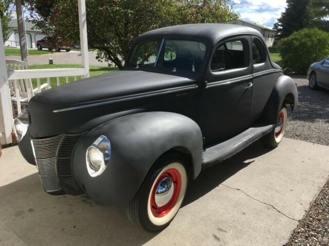 1940 Black Ford Deluxe Coupe