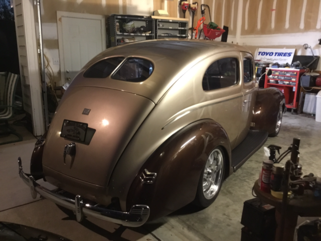 1940 Gold/Brown Ford SEDAN Fastback/Sedan/split window