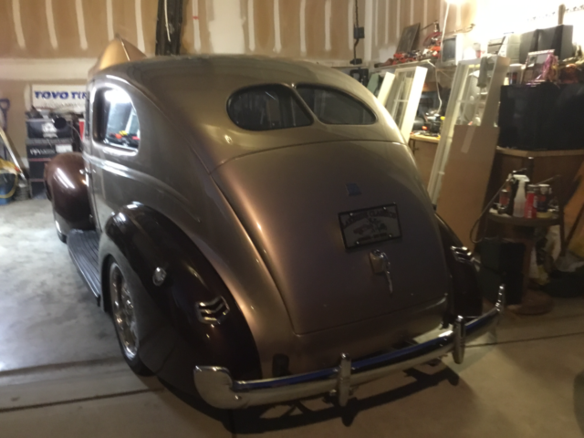 1940 Gold/Brown Ford SEDAN Fastback/Sedan/split window