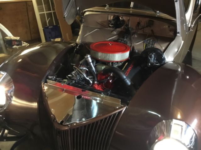 1940 Gold/Brown Ford SEDAN Fastback/Sedan/split window