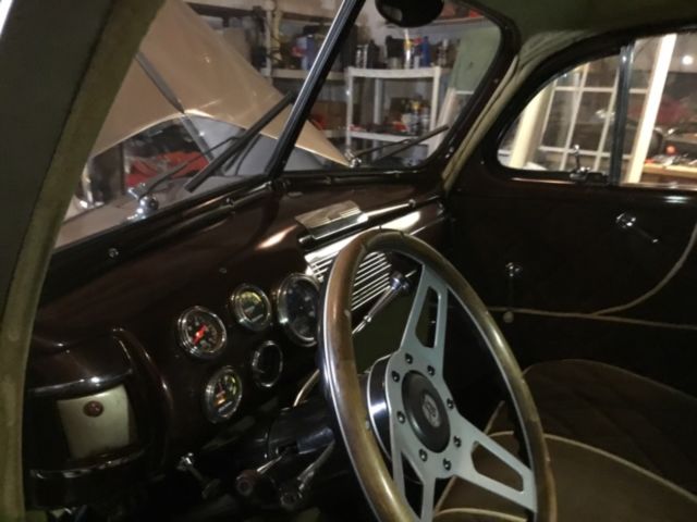 1940 Gold/Brown Ford SEDAN Fastback/Sedan/split window