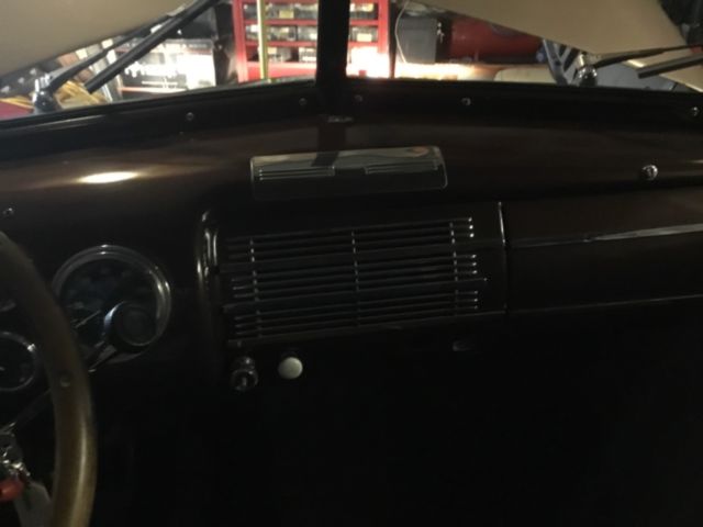 1940 Gold/Brown Ford SEDAN Fastback/Sedan/split window