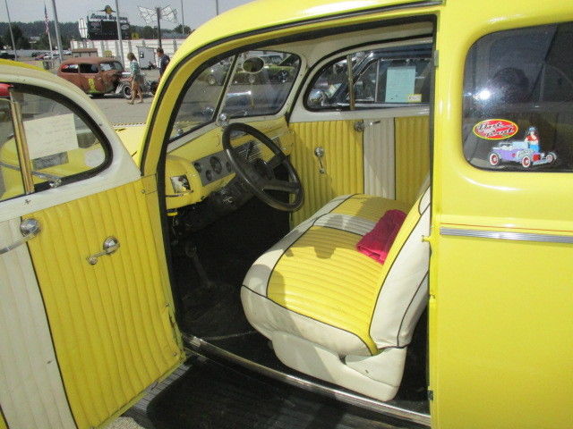 1940 Yellow Ford Tudor sedan Sedan