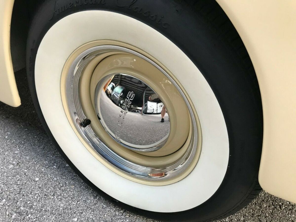 1940 palm beach beige Ford Deluxe woodie