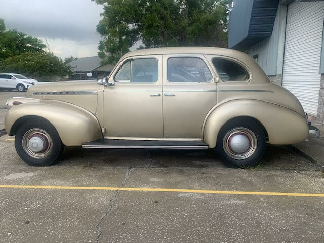 1940 Gold Chevrolet MASTER DELUXE Sedan