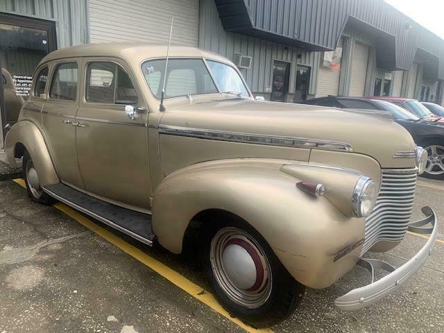 1940 Gold Chevrolet MASTER DELUXE Sedan