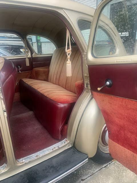 1940 Gold Chevrolet MASTER DELUXE Sedan