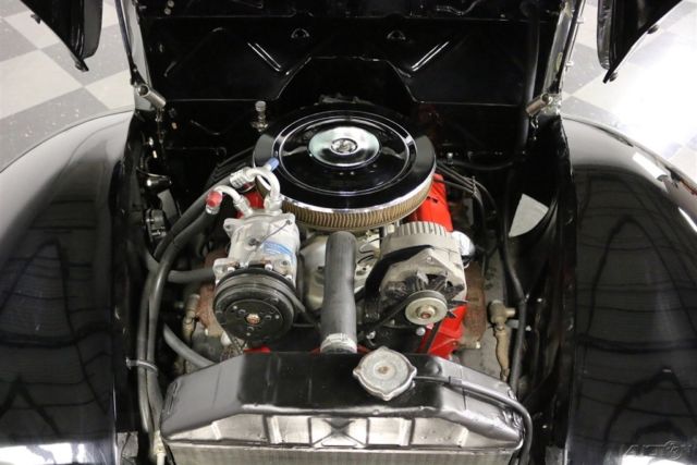 1940 Black Ford Deluxe