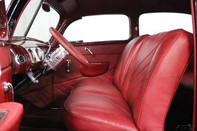 1940 Black Ford Deluxe