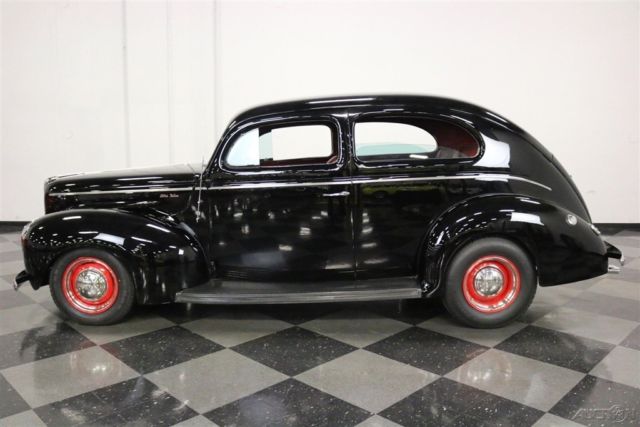 1940 Black Ford Deluxe