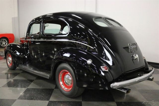 1940 Black Ford Deluxe