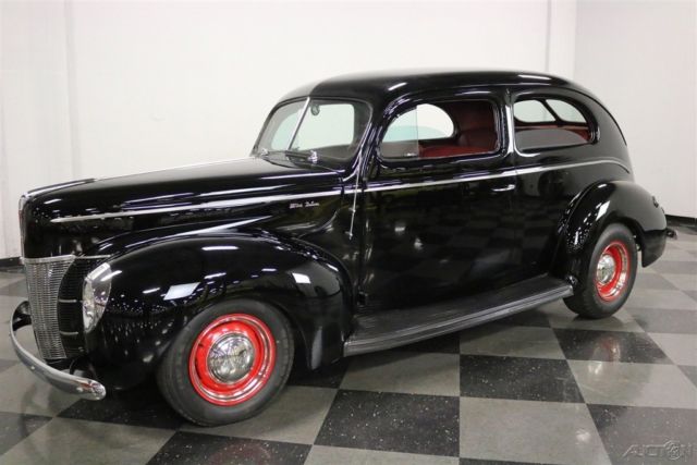 1940 Black Ford Deluxe