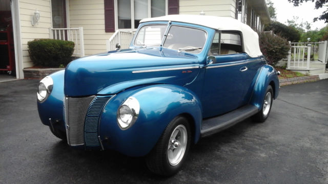 1940 Blue Ford DELUXE Convertible
