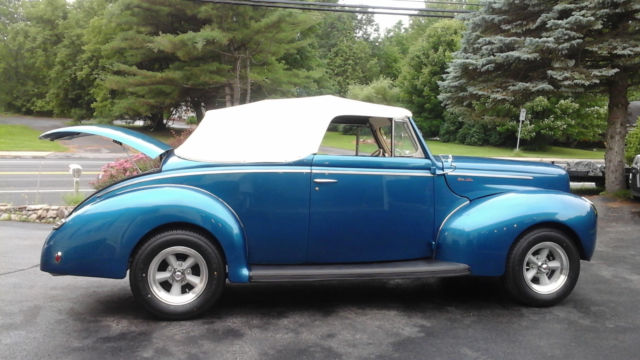 1940 Blue Ford DELUXE Convertible