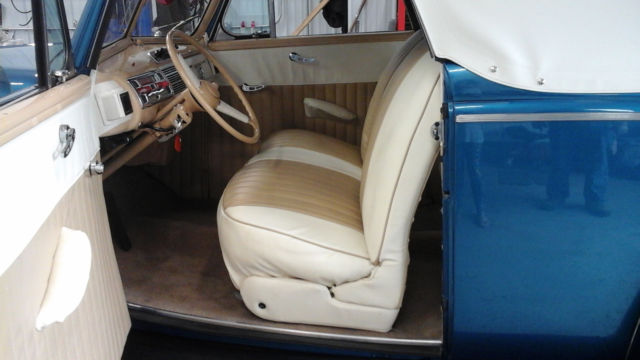 1940 Blue Ford DELUXE Convertible