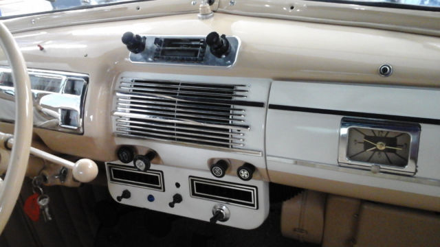 1940 Blue Ford DELUXE Convertible