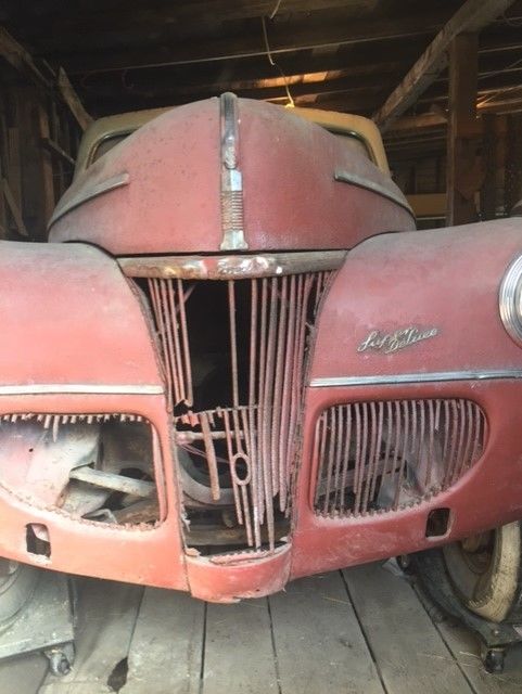 1941 Red/Green Ford Super Deluxe Wagon