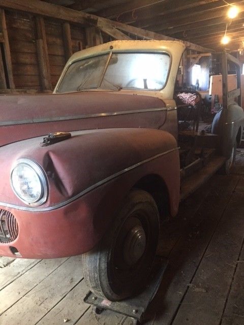 1941 Red/Green Ford Super Deluxe Wagon