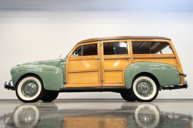 1941 Green Ford Super Deluxe