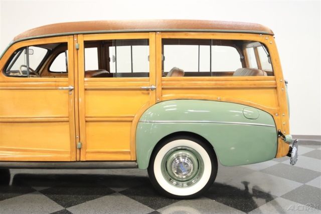 1941 Green Ford Super Deluxe