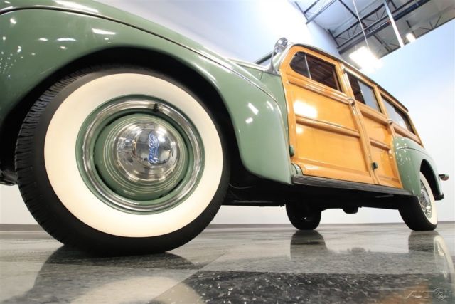 1941 Green Ford Super Deluxe