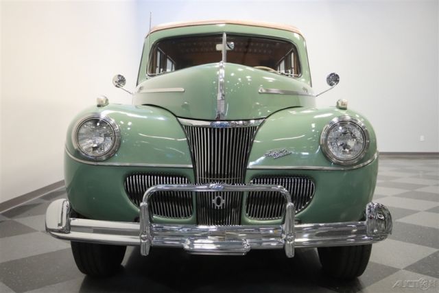 1941 Green Ford Super Deluxe