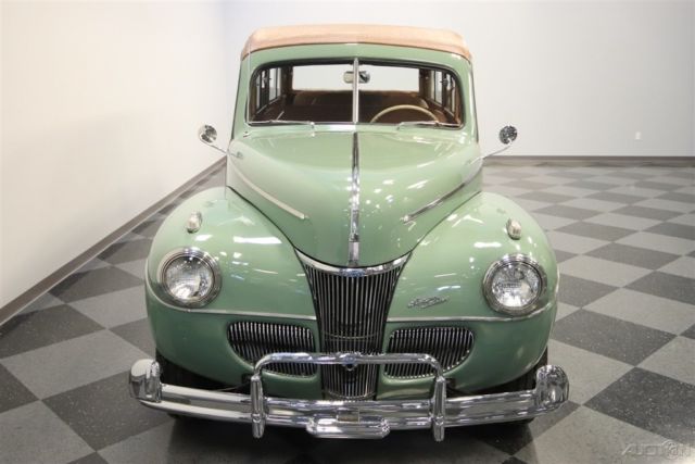1941 Green Ford Super Deluxe
