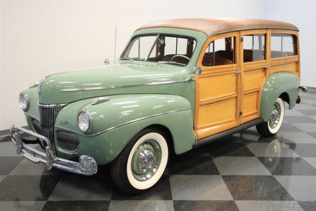 1941 Green Ford Super Deluxe
