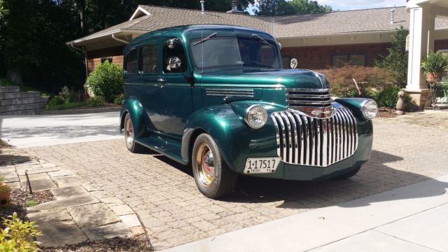 1942 Green Chevrolet Suburban SUV